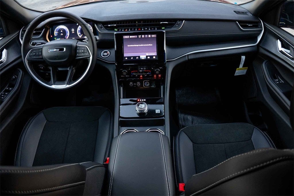 2025 Jeep Grand Cherokee GRAND CHEROKEE ALTITUDE 4X2