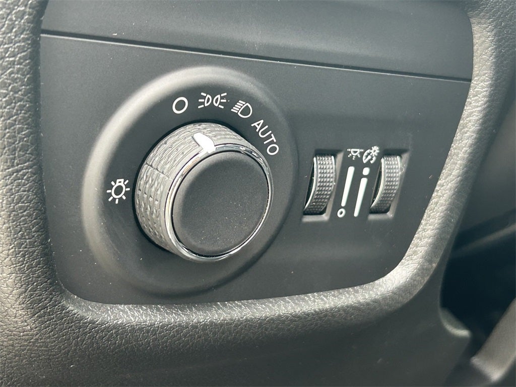 2025 Jeep Grand Cherokee GRAND CHEROKEE LAREDO 4X2