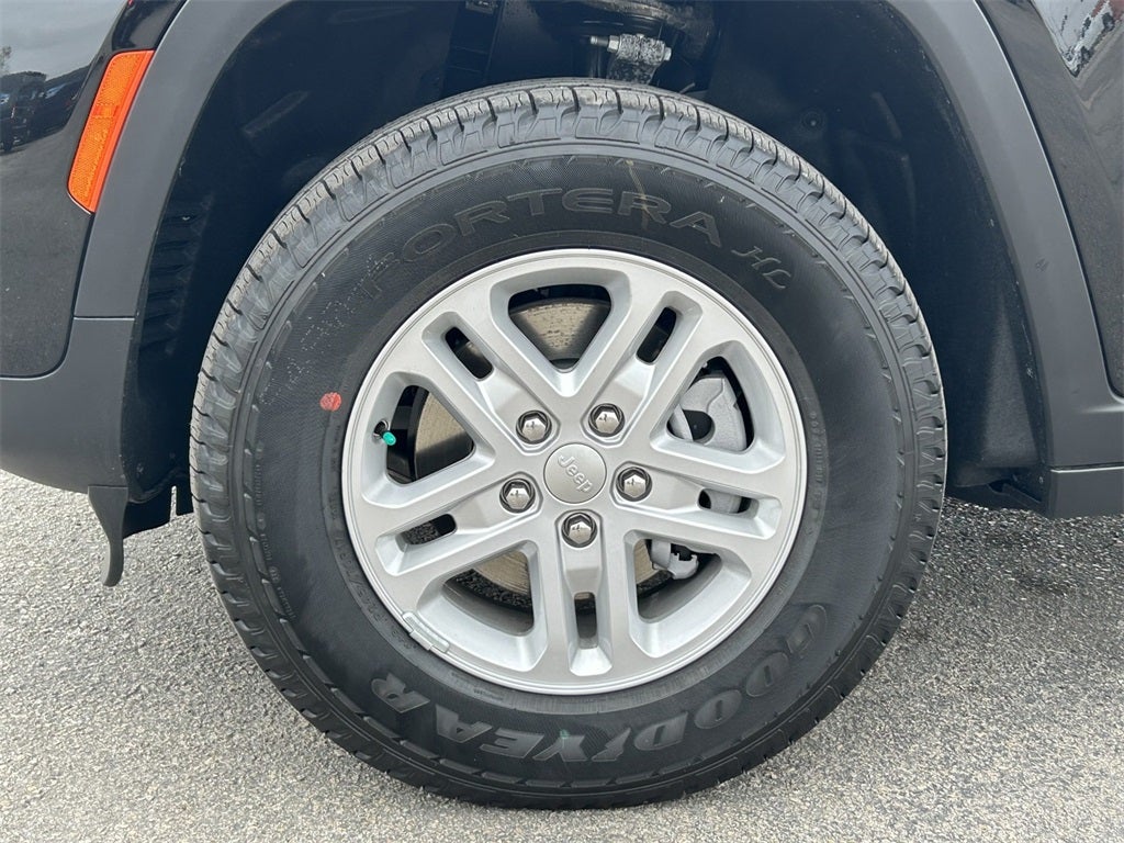 2025 Jeep Grand Cherokee GRAND CHEROKEE LAREDO 4X2