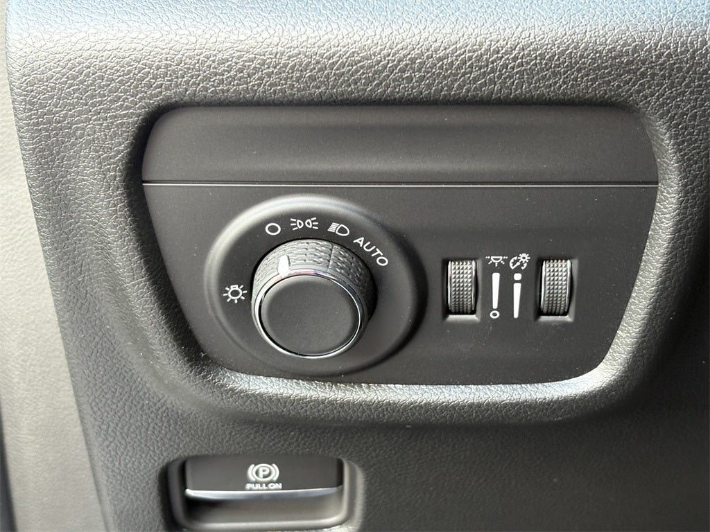 2025 Jeep Grand Cherokee GRAND CHEROKEE LAREDO 4X2