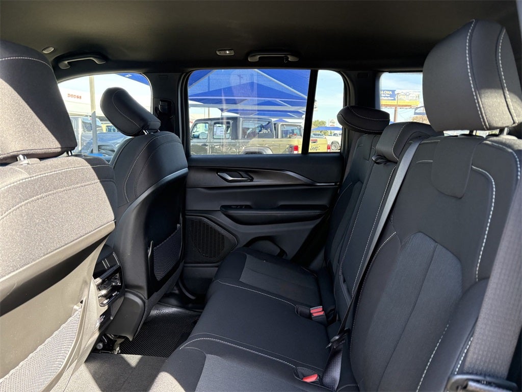 2025 Jeep Grand Cherokee GRAND CHEROKEE LAREDO 4X2