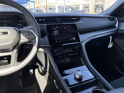 2025 Jeep Grand Cherokee GRAND CHEROKEE LAREDO 4X2