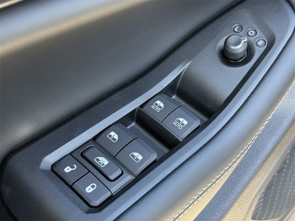 2025 Jeep Grand Cherokee GRAND CHEROKEE LAREDO 4X2