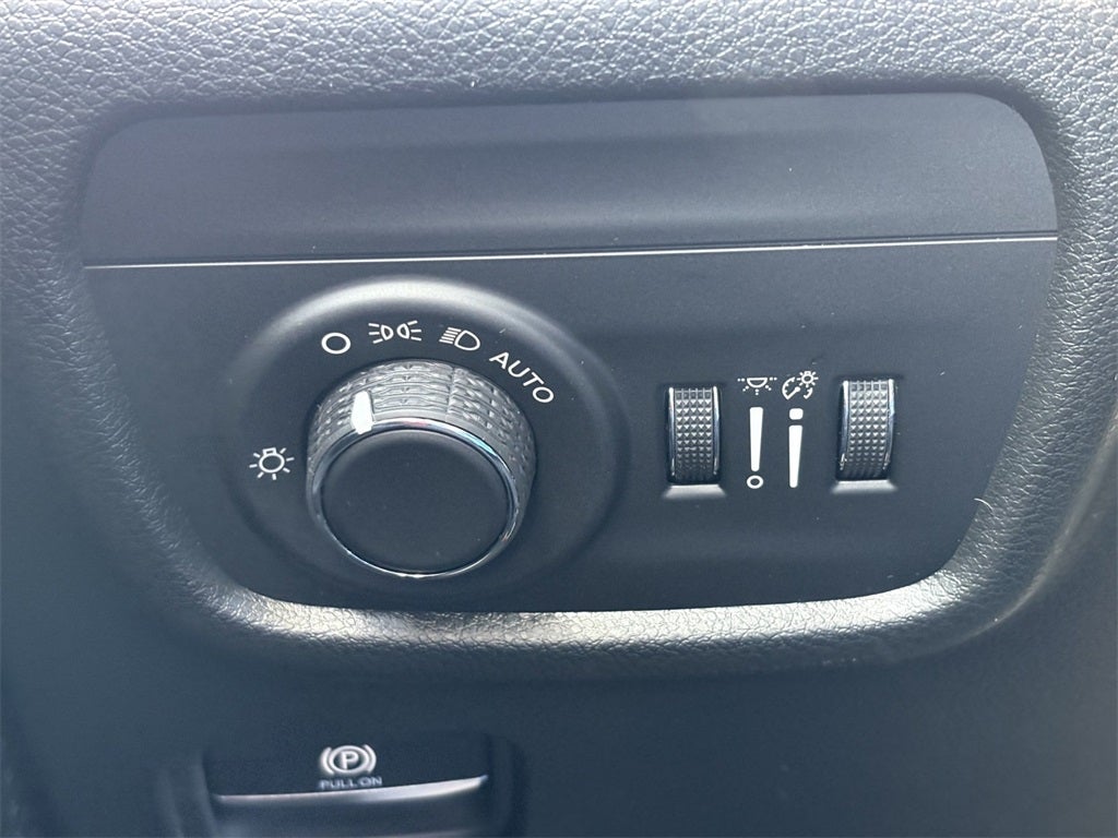 2025 Jeep Grand Cherokee GRAND CHEROKEE LAREDO 4X2