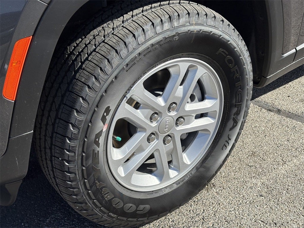 2025 Jeep Grand Cherokee GRAND CHEROKEE LAREDO 4X2