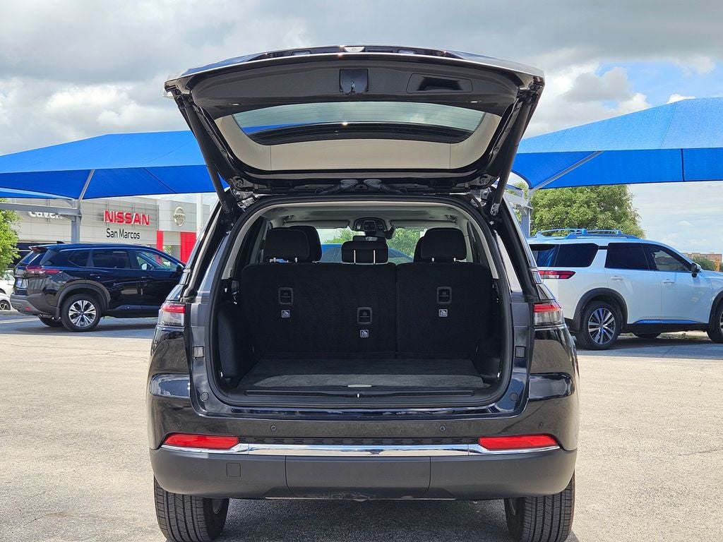 2023 Jeep Grand Cherokee Laredo 4x4