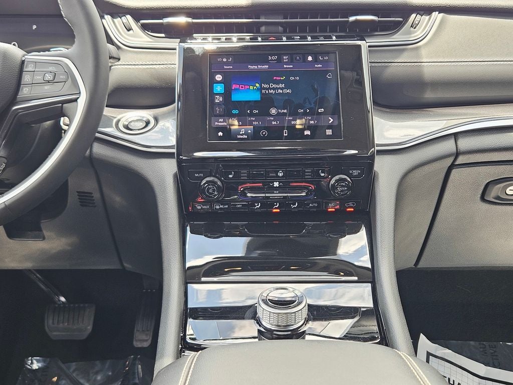 2023 Jeep Grand Cherokee Laredo 4x4