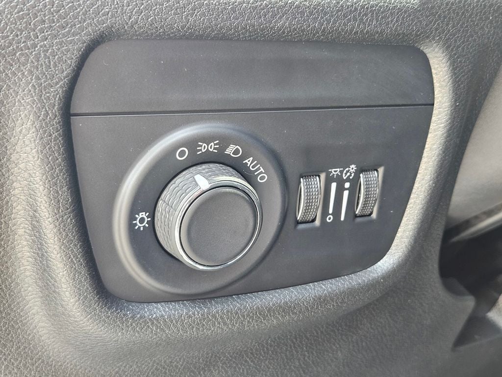 2023 Jeep Grand Cherokee Laredo 4x4