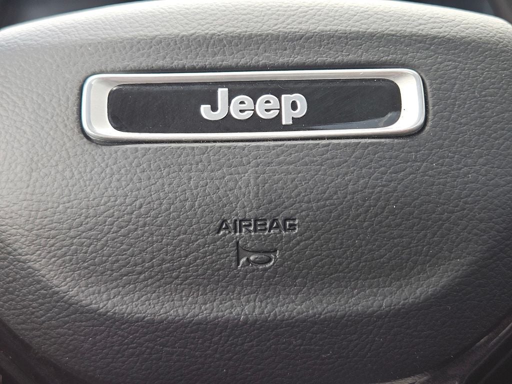 2023 Jeep Grand Cherokee Laredo 4x4