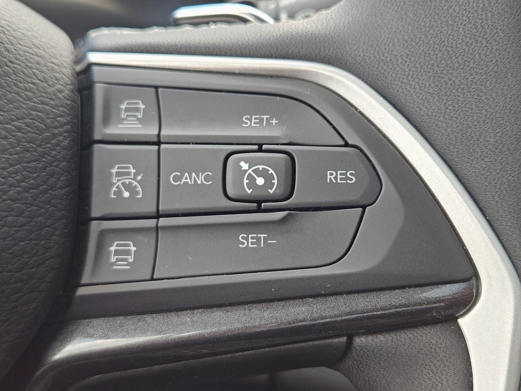 2023 Jeep Grand Cherokee Laredo 4x4