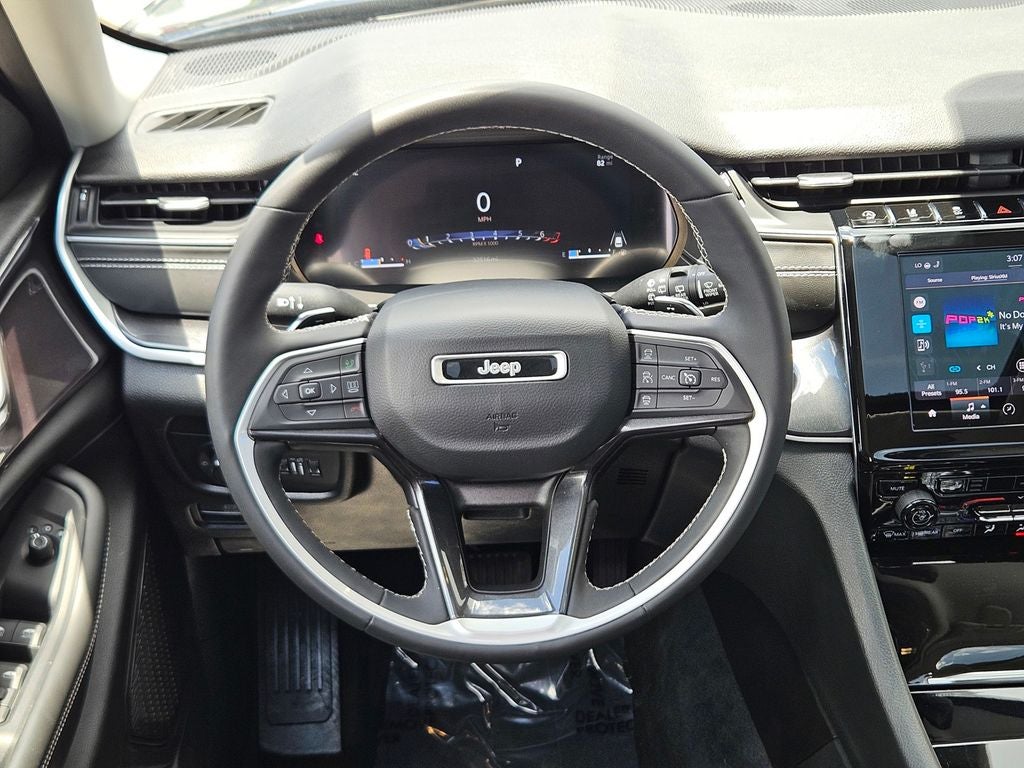 2023 Jeep Grand Cherokee Laredo 4x4
