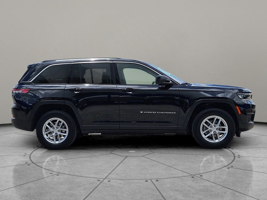 2023 Jeep Grand Cherokee Laredo 4x4