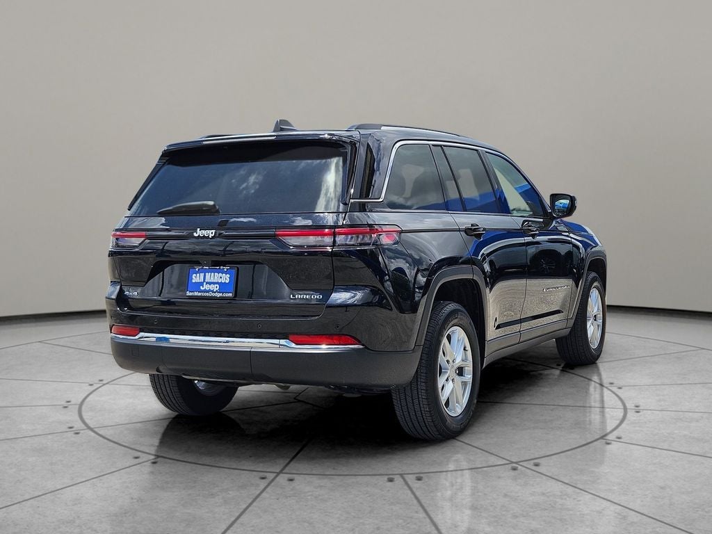 2023 Jeep Grand Cherokee Laredo 4x4