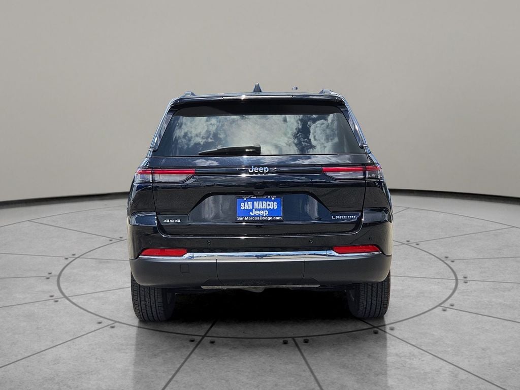 2023 Jeep Grand Cherokee Laredo 4x4