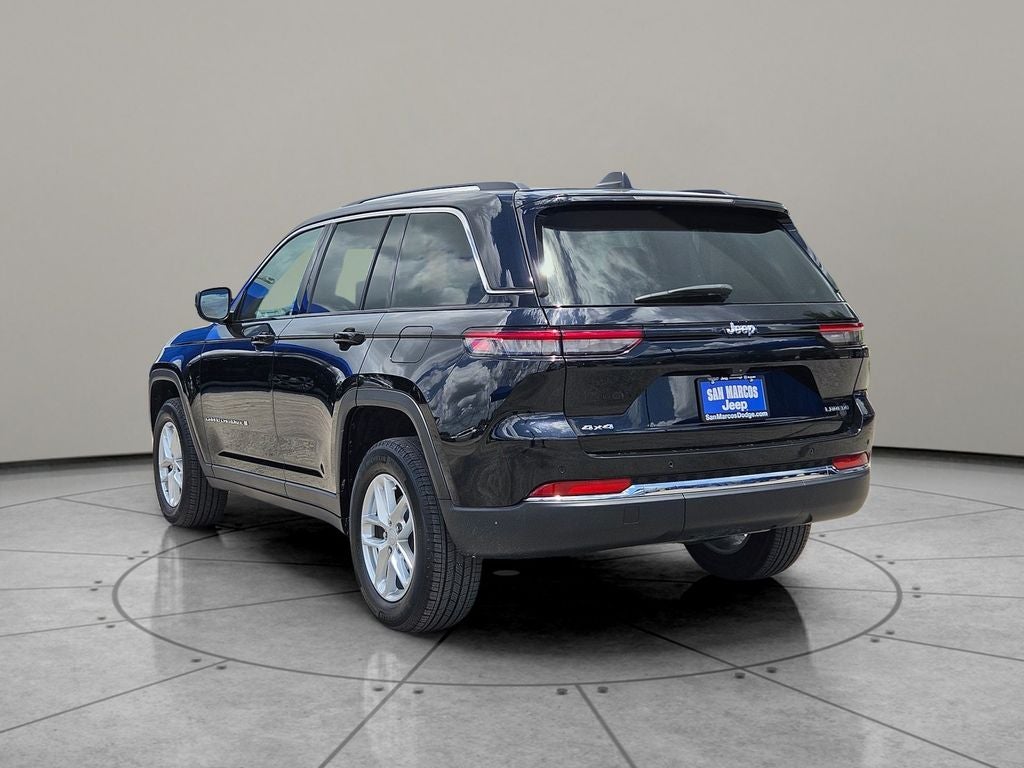 2023 Jeep Grand Cherokee Laredo 4x4