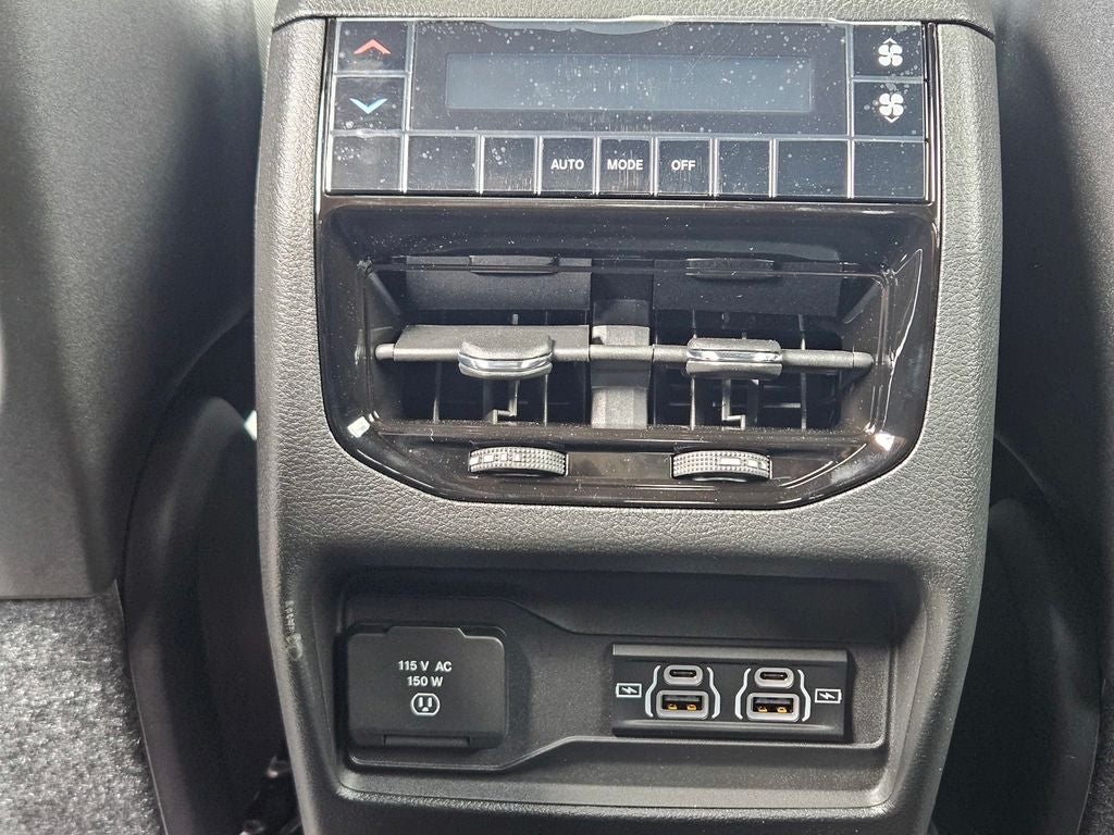 2026 Jeep Grand Cherokee GRAND CHEROKEE LAREDO X 4X4