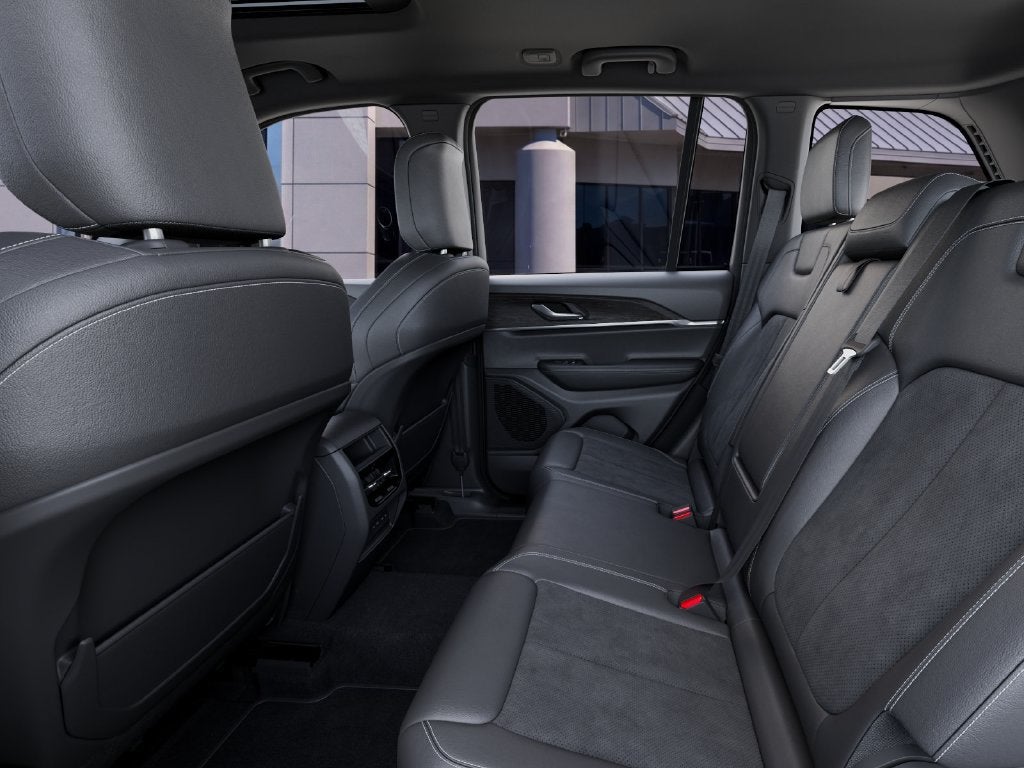 2027 Jeep Grand Cherokee GRAND CHEROKEE LAREDO ALTITUDE 4X4