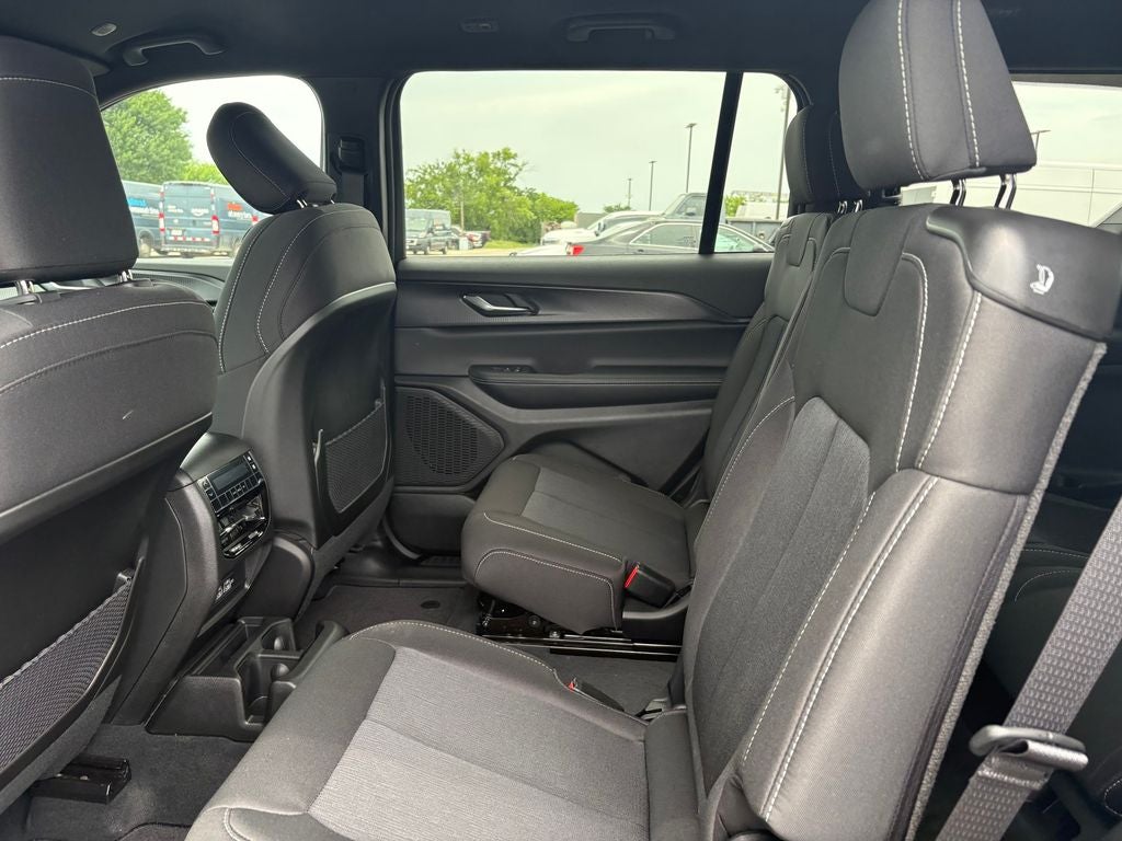 2026 Jeep Grand Cherokee GRAND CHEROKEE L LAREDO 4X2