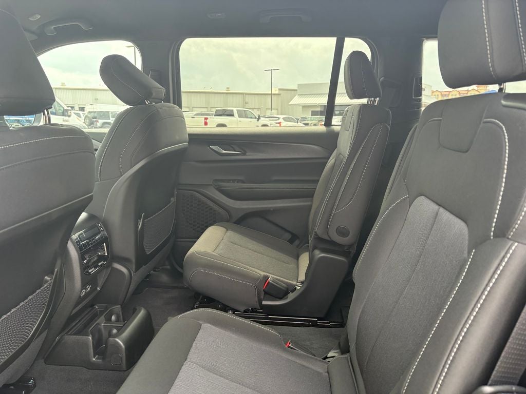 2026 Jeep Grand Cherokee GRAND CHEROKEE L LAREDO 4X2