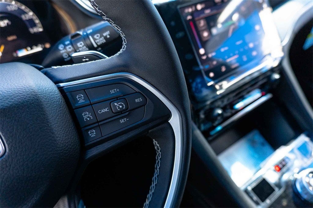 2025 Jeep Grand Cherokee GRAND CHEROKEE L LAREDO X 4X2