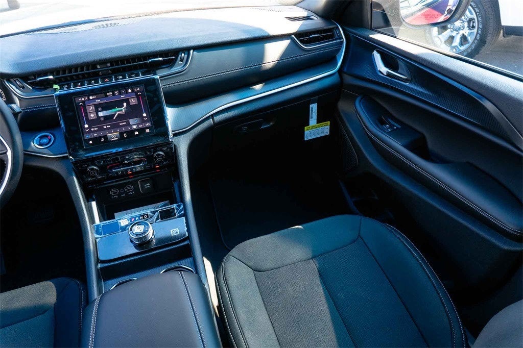 2025 Jeep Grand Cherokee GRAND CHEROKEE L LAREDO X 4X2