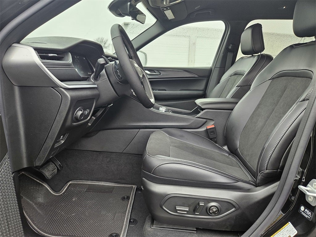 2025 Jeep Grand Cherokee GRAND CHEROKEE L ALTITUDE 4X2