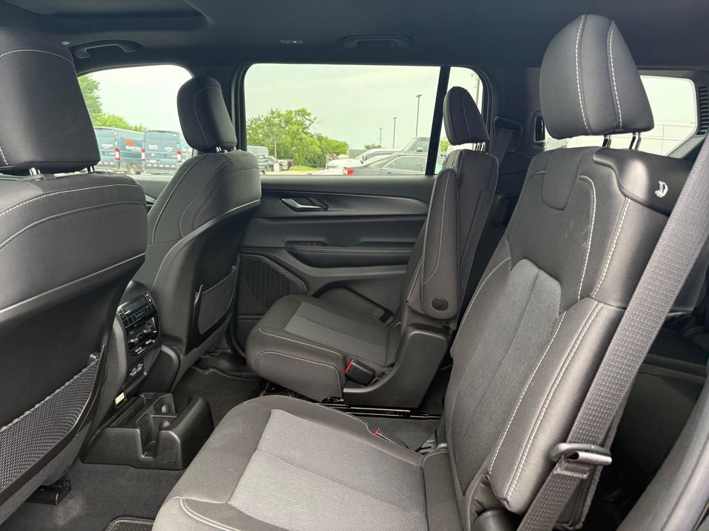 2026 Jeep Grand Cherokee GRAND CHEROKEE L LAREDO X 4X2