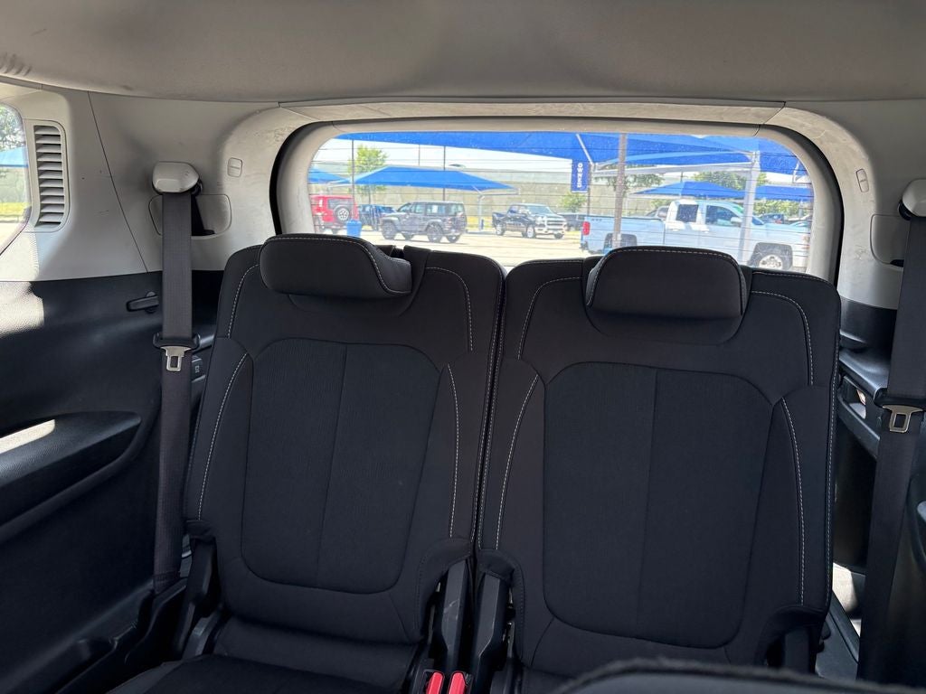 2023 Jeep Grand Cherokee L Laredo 4x2