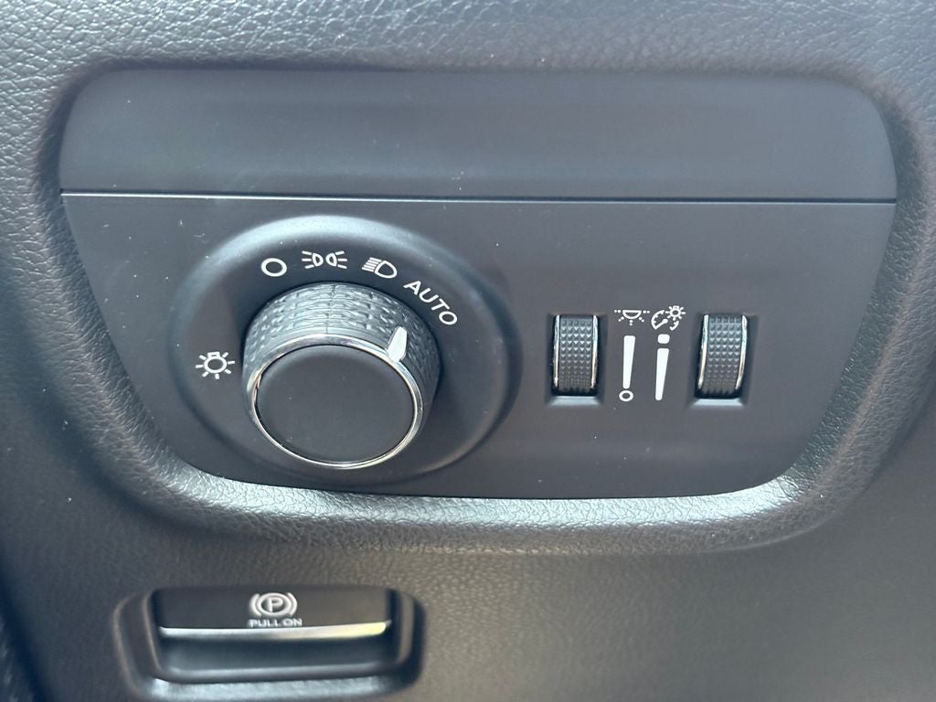 2023 Jeep Grand Cherokee L Laredo 4x2