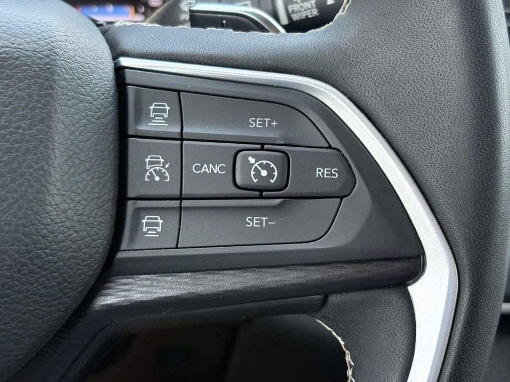 2023 Jeep Grand Cherokee L Laredo 4x2