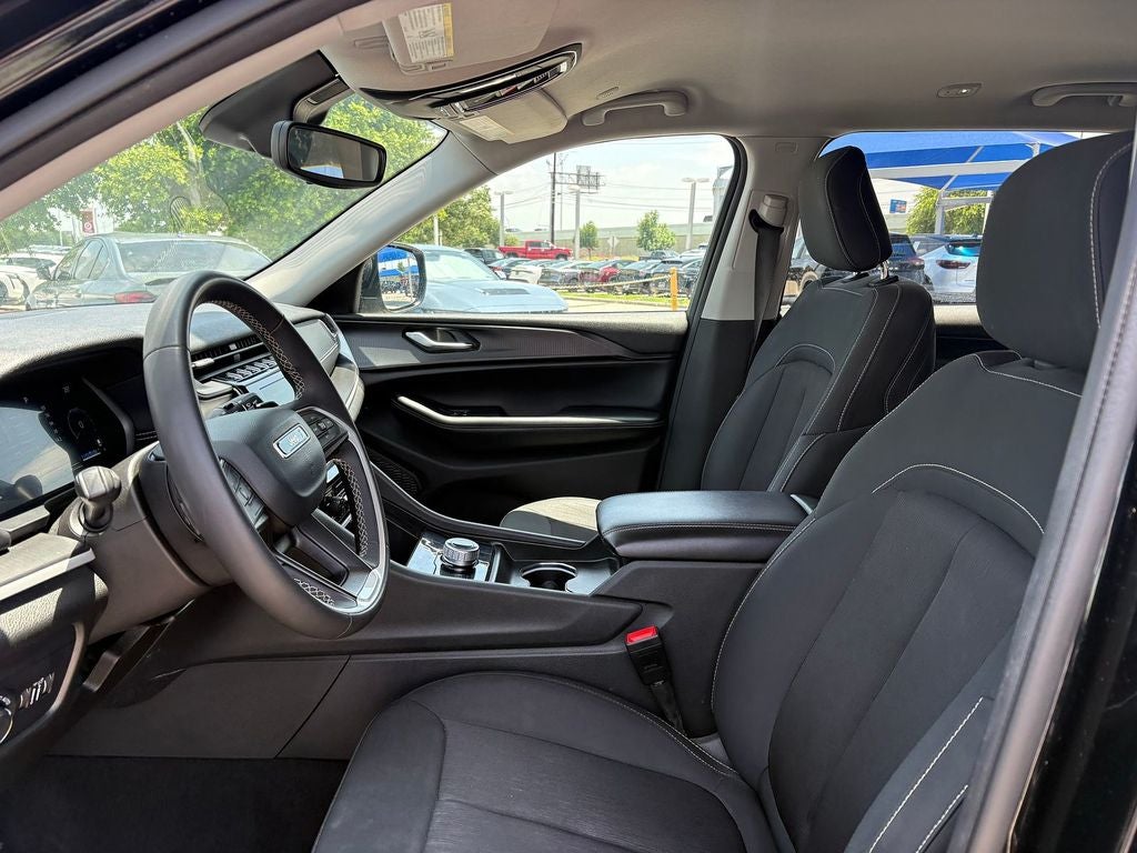 2023 Jeep Grand Cherokee L Laredo 4x2