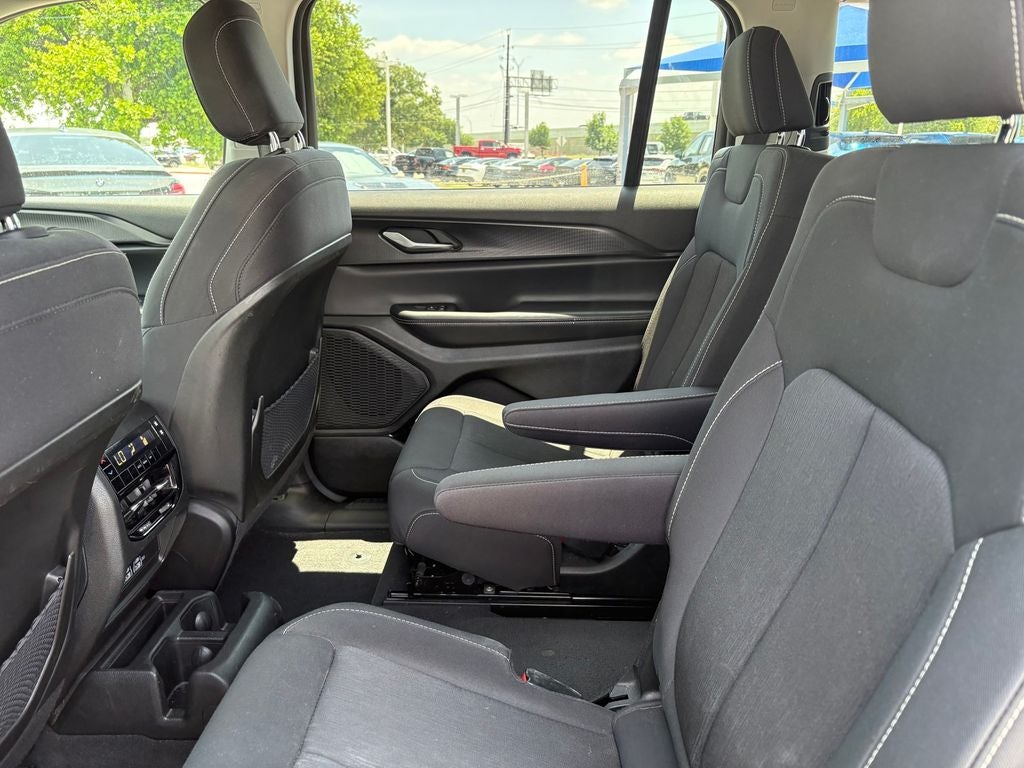 2023 Jeep Grand Cherokee L Laredo 4x2