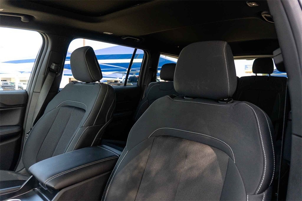 2025 Jeep Grand Cherokee GRAND CHEROKEE L LAREDO X 4X2