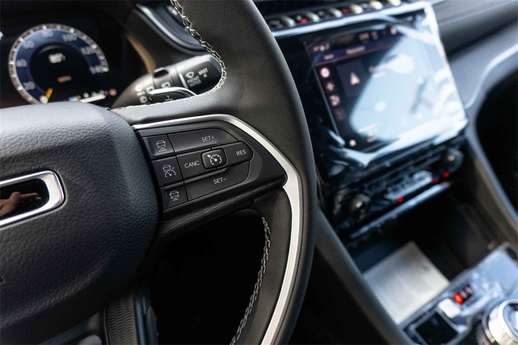 2025 Jeep Grand Cherokee GRAND CHEROKEE L LAREDO X 4X2