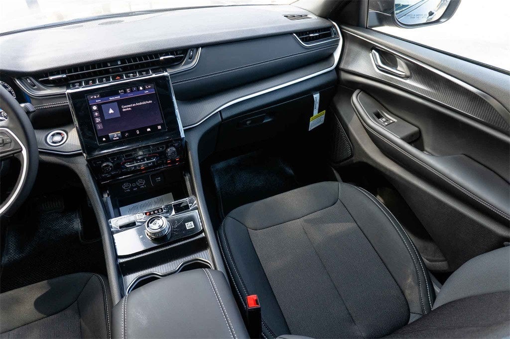 2025 Jeep Grand Cherokee GRAND CHEROKEE L LAREDO X 4X2