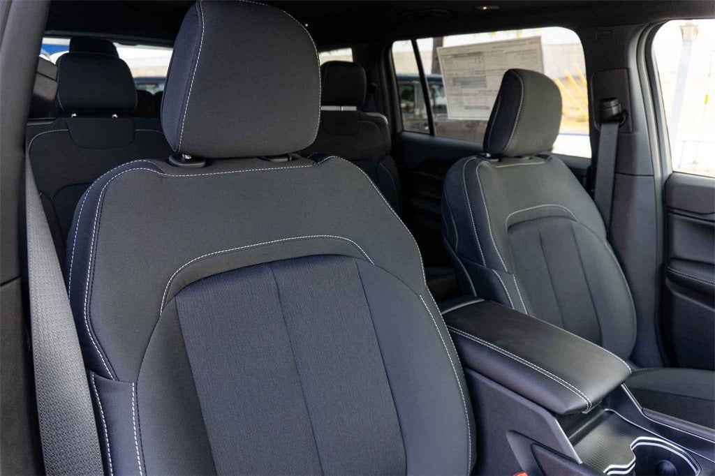 2025 Jeep Grand Cherokee GRAND CHEROKEE L LAREDO X 4X2