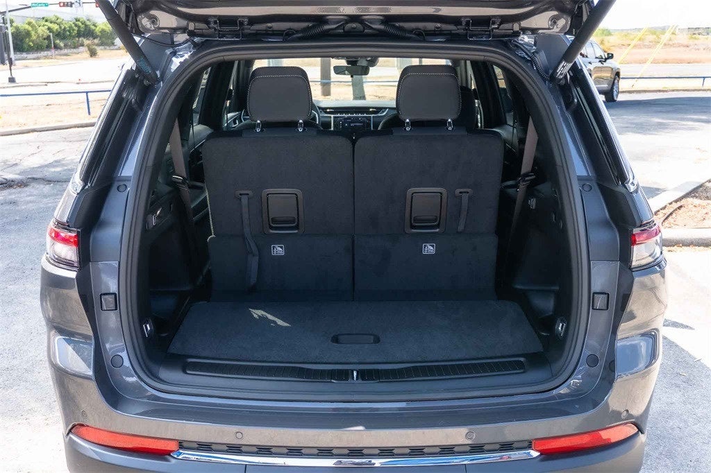 2025 Jeep Grand Cherokee GRAND CHEROKEE L LAREDO X 4X2