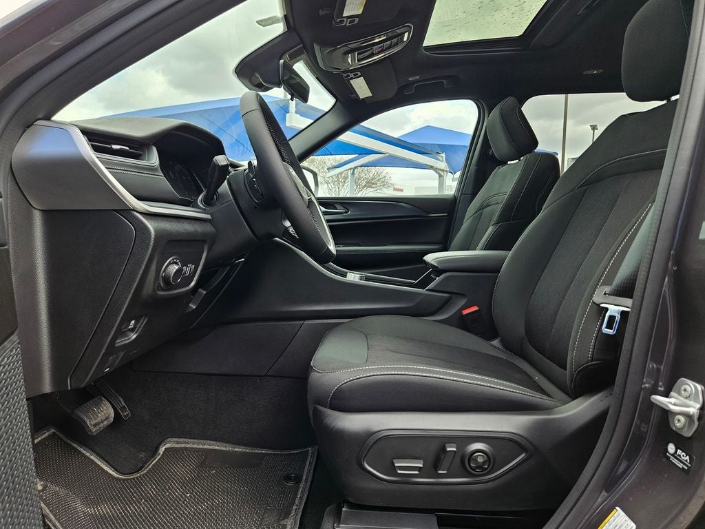 2026 Jeep Grand Cherokee GRAND CHEROKEE L LAREDO X 4X2