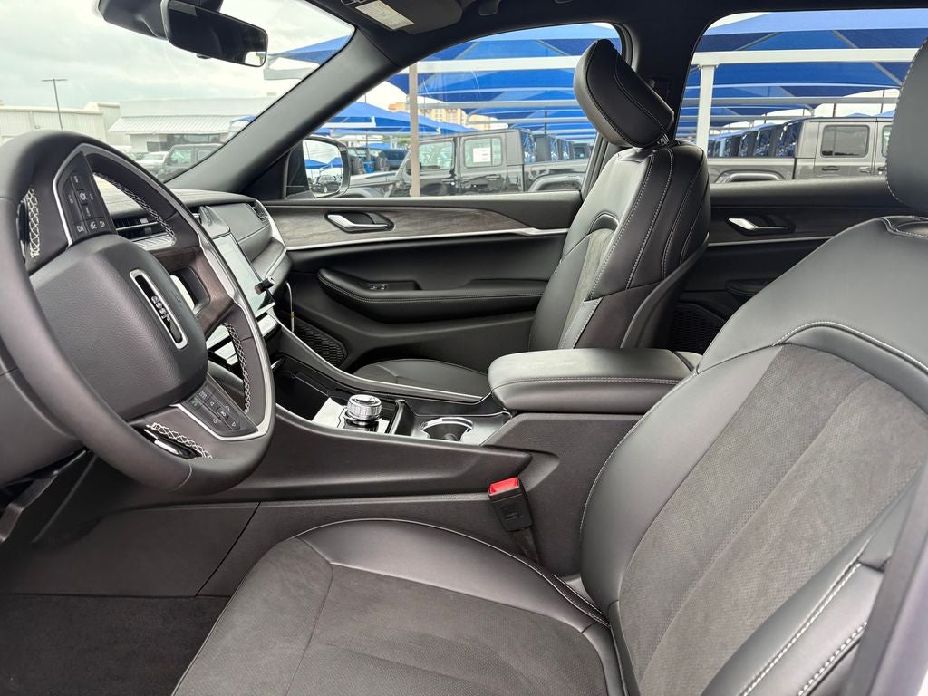 2026 Jeep Grand Cherokee GRAND CHEROKEE L LAREDO ALTITUDE 4X2