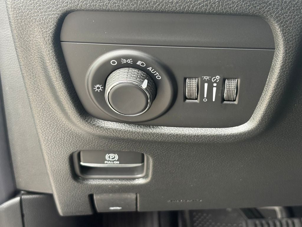 2026 Jeep Grand Cherokee GRAND CHEROKEE L LAREDO ALTITUDE 4X2