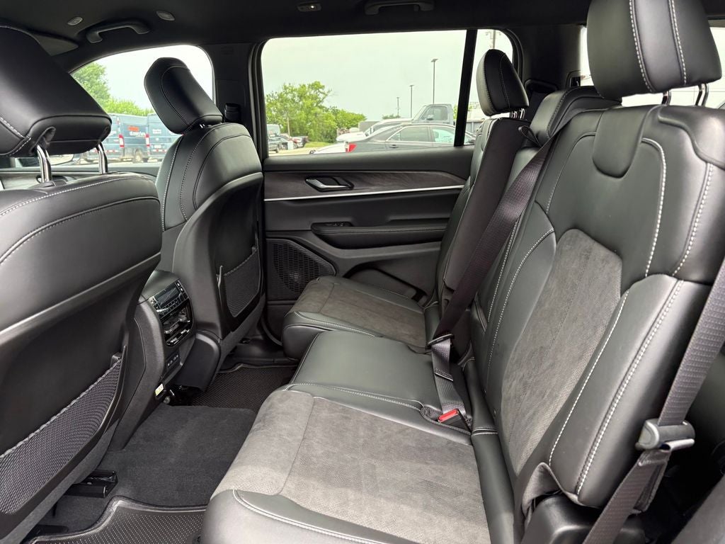 2026 Jeep Grand Cherokee GRAND CHEROKEE L LAREDO ALTITUDE 4X2