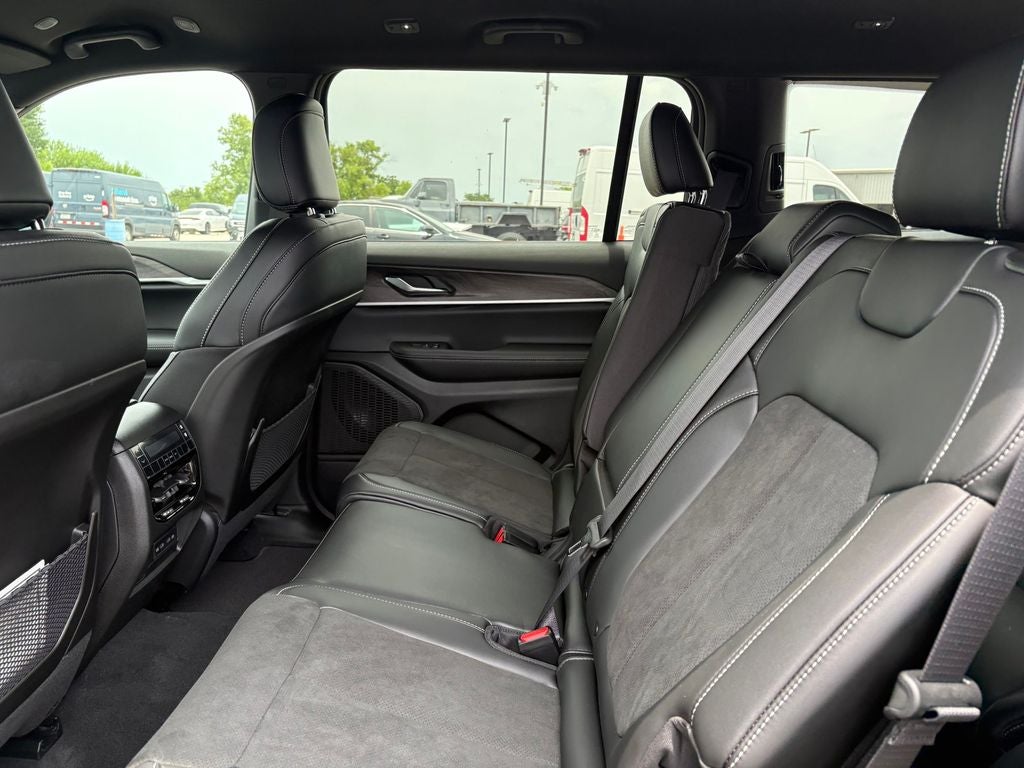 2026 Jeep Grand Cherokee GRAND CHEROKEE L LAREDO ALTITUDE 4X2