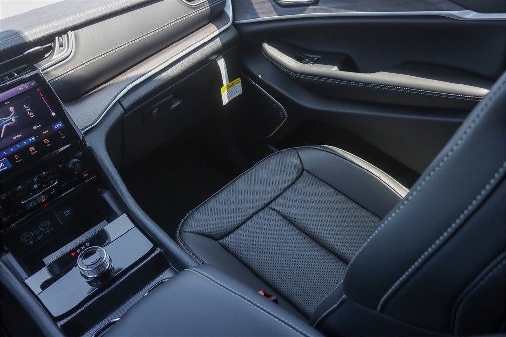 2025 Jeep Grand Cherokee GRAND CHEROKEE L LIMITED 4X2