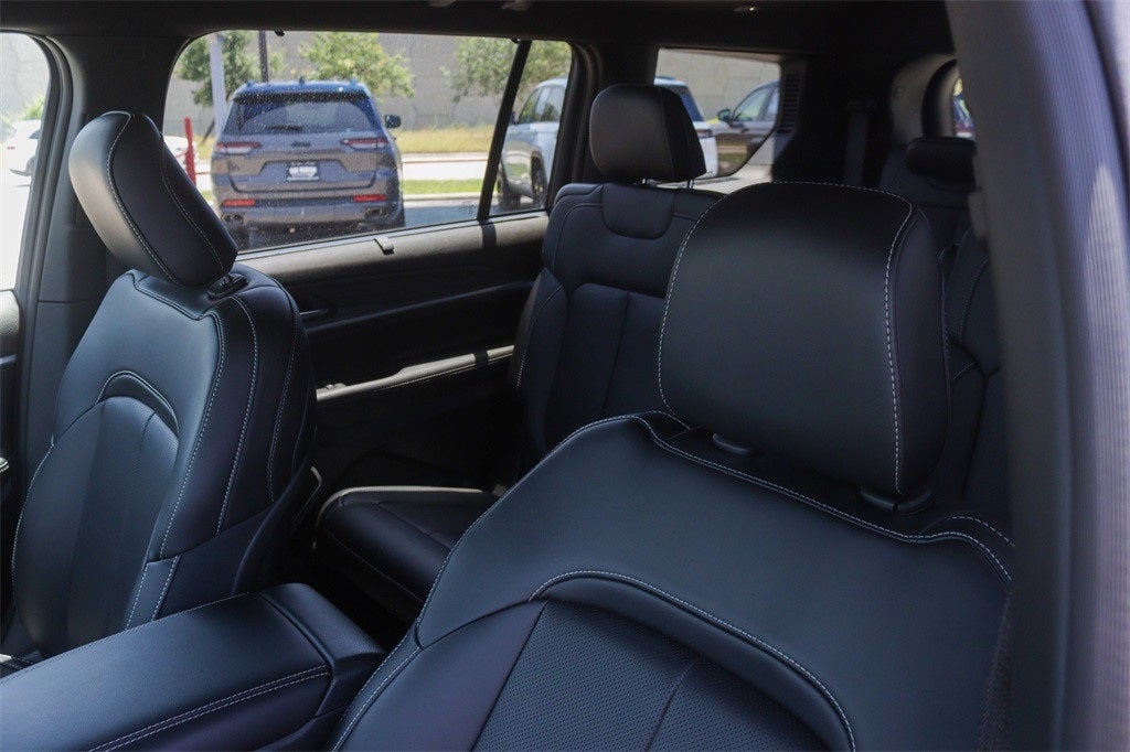 2025 Jeep Grand Cherokee GRAND CHEROKEE L LIMITED 4X2