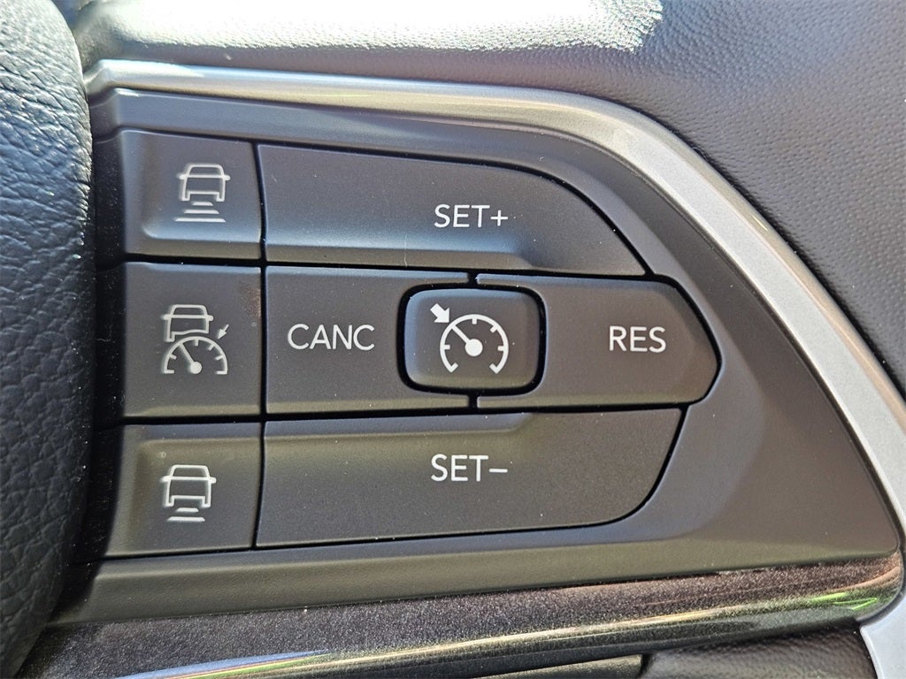 2022 Jeep Grand Cherokee L Laredo 4x4