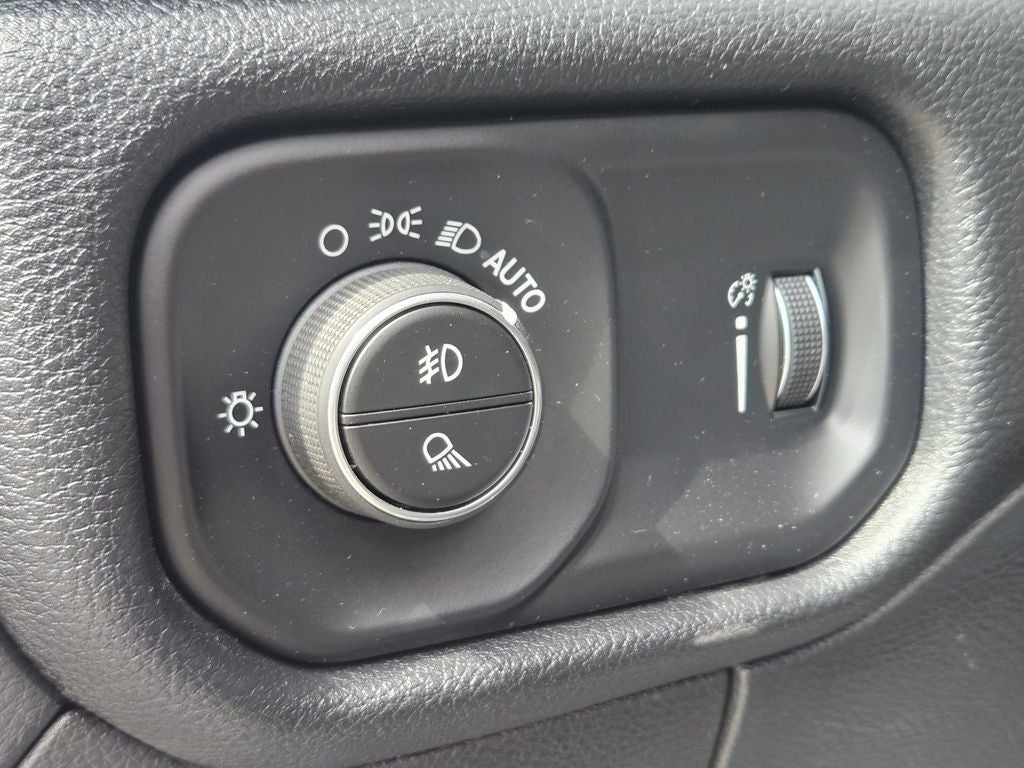 2024 RAM 1500 Classic Warlock Crew Cab 4x4 5'7' Box