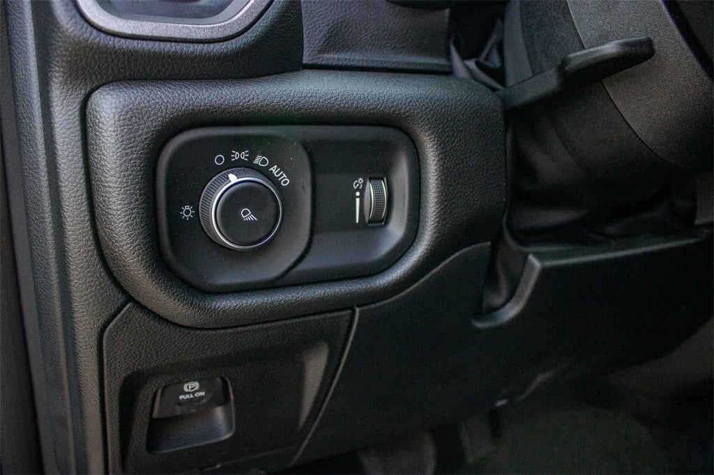 2026 RAM Ram 1500 RAM 1500 TRADESMAN CREW CAB 4X2 5'7' BOX