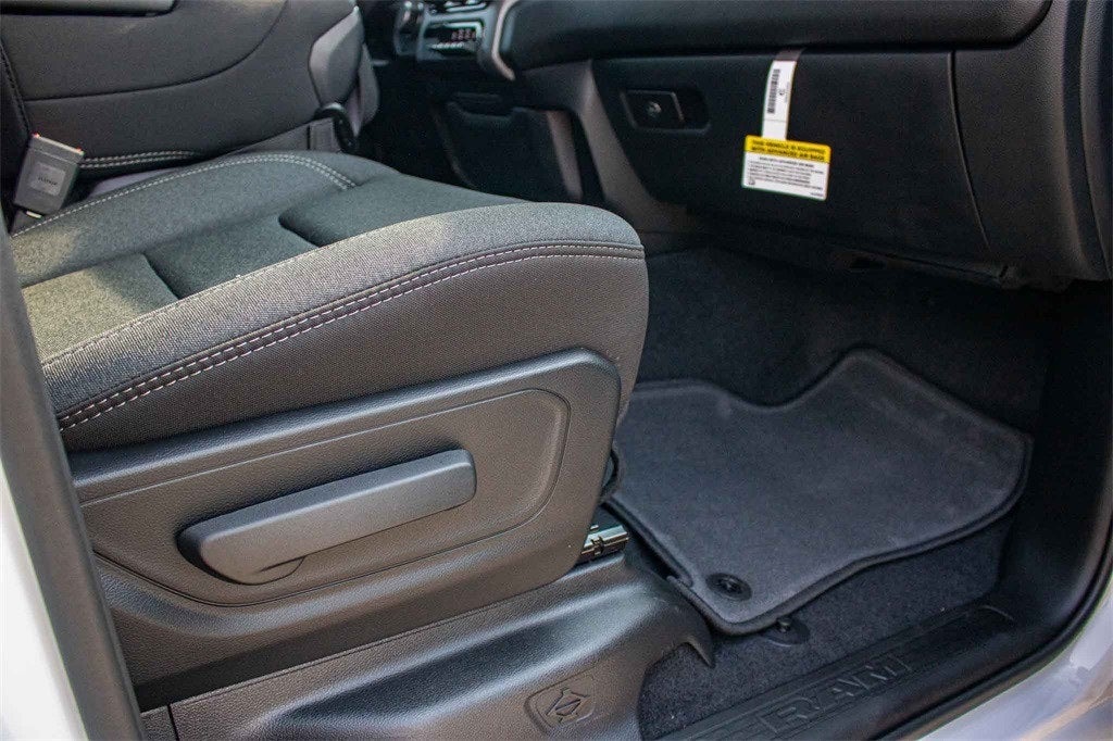 2026 RAM Ram 1500 RAM 1500 TRADESMAN CREW CAB 4X2 5'7' BOX