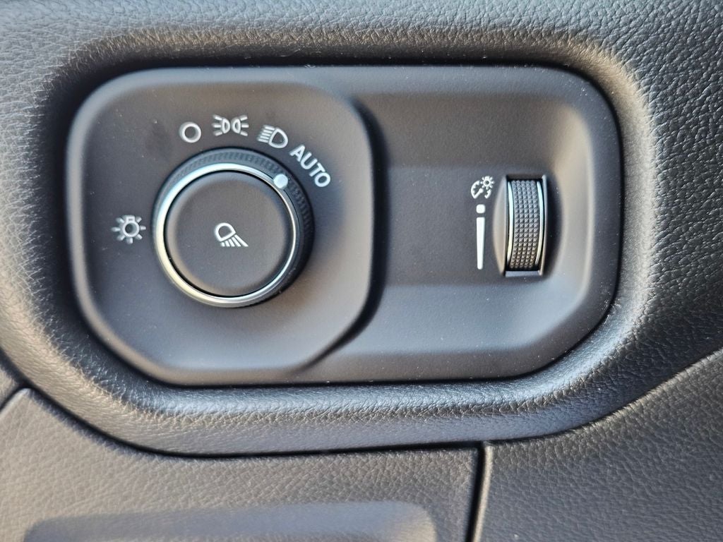 2026 RAM Ram 1500 RAM 1500 TRADESMAN CREW CAB 4X2 5'7' BOX