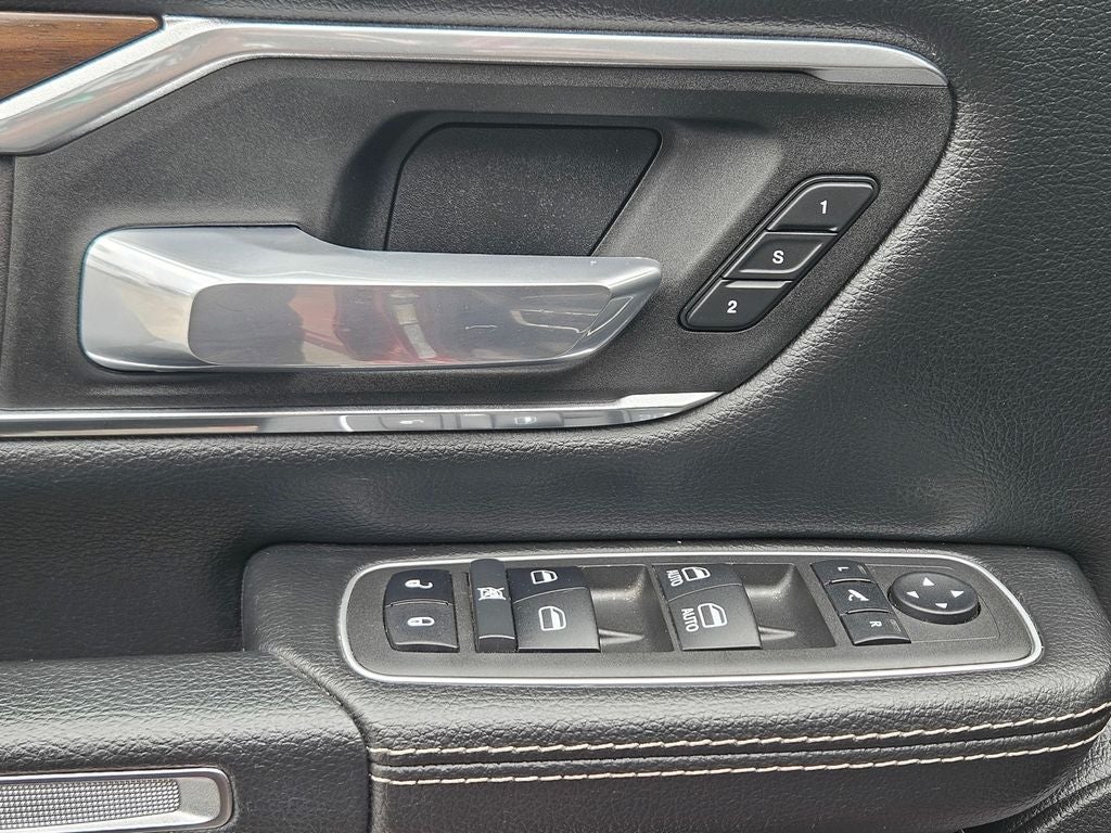2022 RAM 1500 Laramie Crew Cab 4x2 5'7' Box